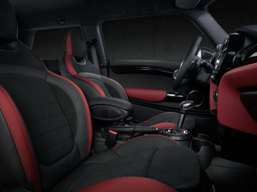 Интерьер Mini Cooper S 15 Anos en MX (F56) 2017 года  (фото 15 из 23)